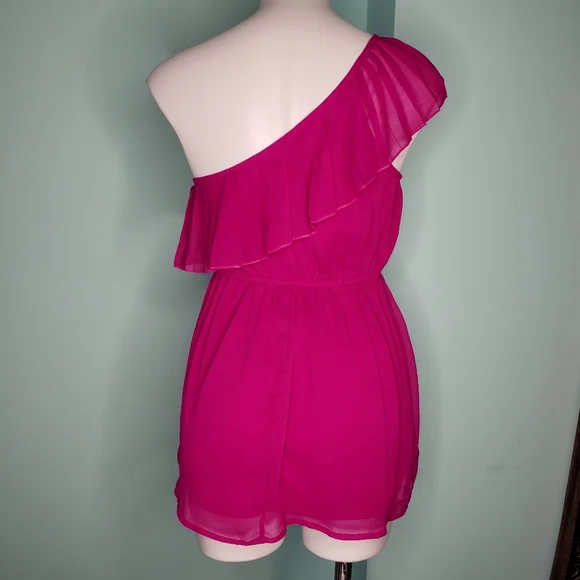TORRID ONE SHOULDER TOP - HOT PINK NWT - Picture 2 of 5